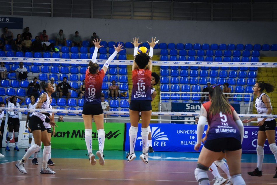 Bluvolei enfrenta SESI em Bauru nesta sexta-feira