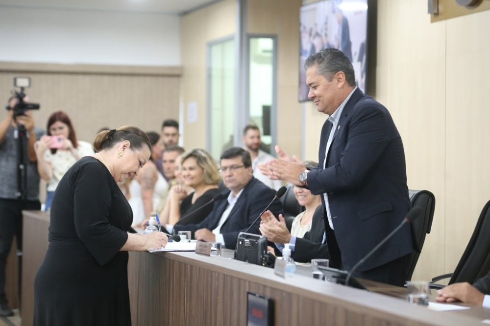 Vereadores retornam às sessões legislativas e dois novos parlamentares tomam posse em Blumenau