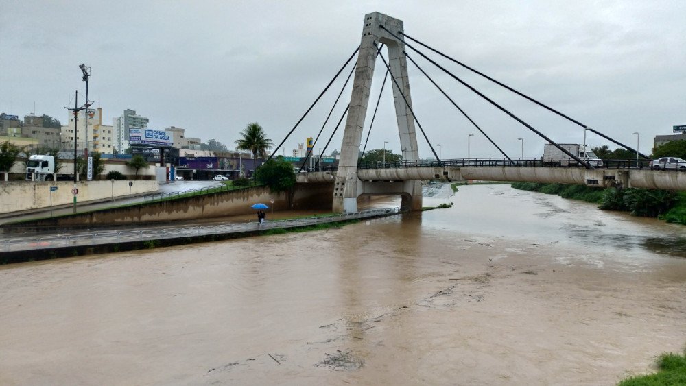 Rio Itajaí-Mirim pode sair da calha na tarde desta sexta em Brusque, diz Defesa Civil