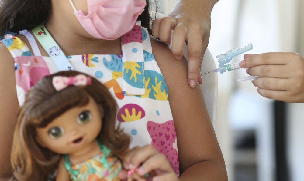 Covid-19: Ministério da Saúde recebe 1,8 milhão de doses da CoronaVac