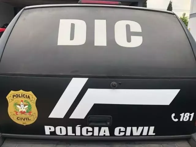 Mulher e bebê de 1 ano são resgatados de cárcere privado em Camboriú