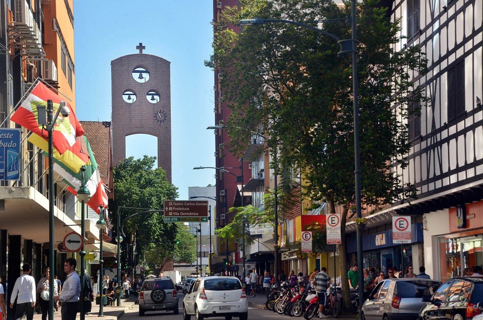 Massa de ar seco mantém tempo firme em Blumenau nesta segunda-feira