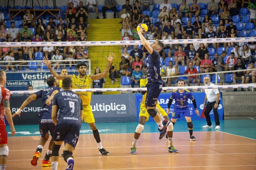 Apan Blumenau vence o Araguari e volta ao G8 da Superliga