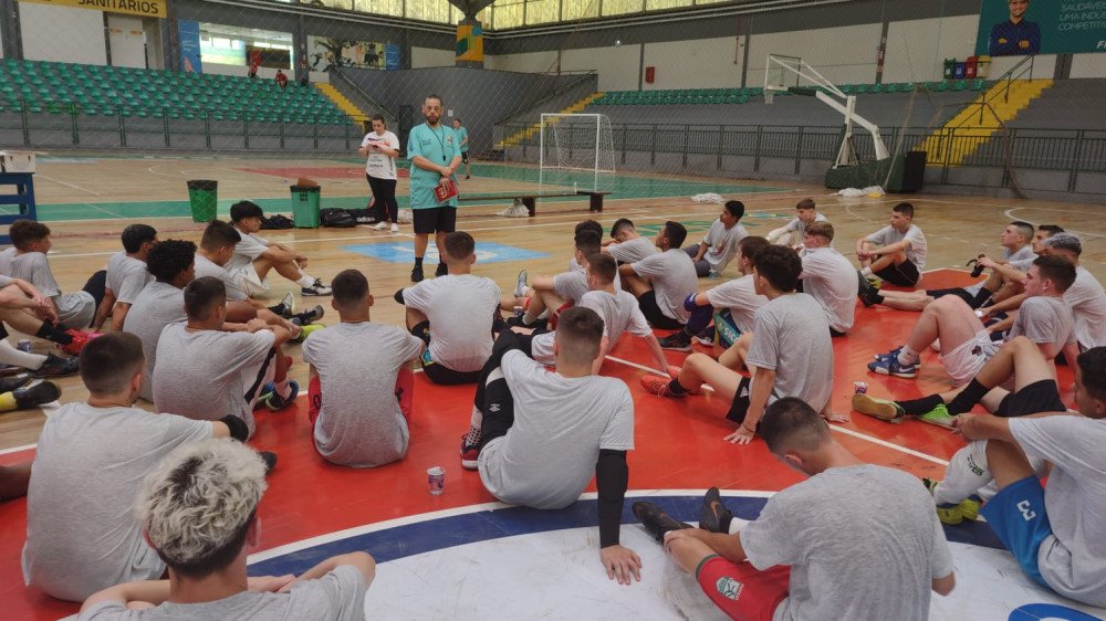 Mais de 70 jovens participam de seletiva para o time sub-20 do Blumenau Futsal
