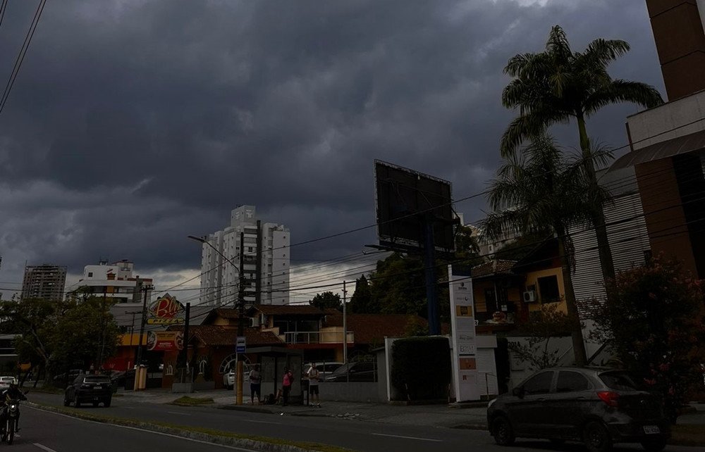 Chuva intensa deve atingir Blumenau e região nesta quinta-feira, alerta Defesa Civil