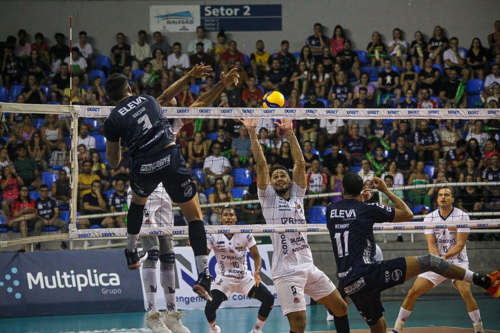 Com Galegão lotado, Apan Blumenau perde para Suzano no tie-break pela Superliga de Vôlei