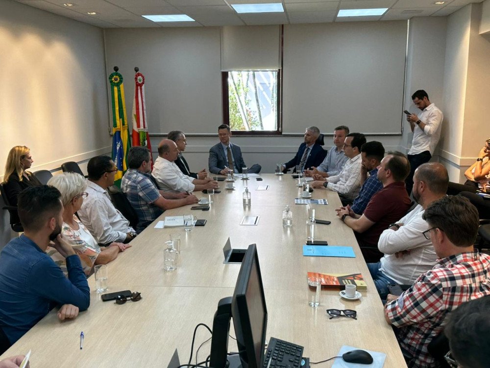 Prefeitos da Amve discutem sequência dos repasses do Plano 1000 com o governo estadual