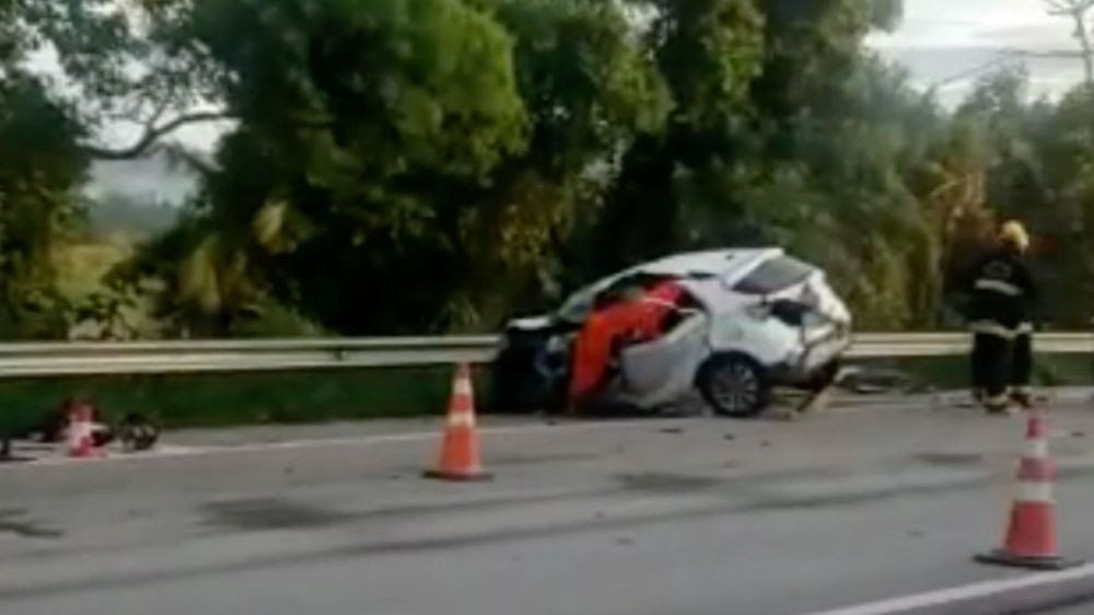 Acidente entre carro e caminhão mata motorista em Ilhota