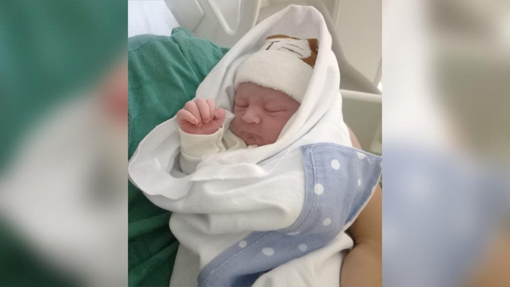 Mãe dá à luz dentro de carro com a ajuda do marido em Blumenau
