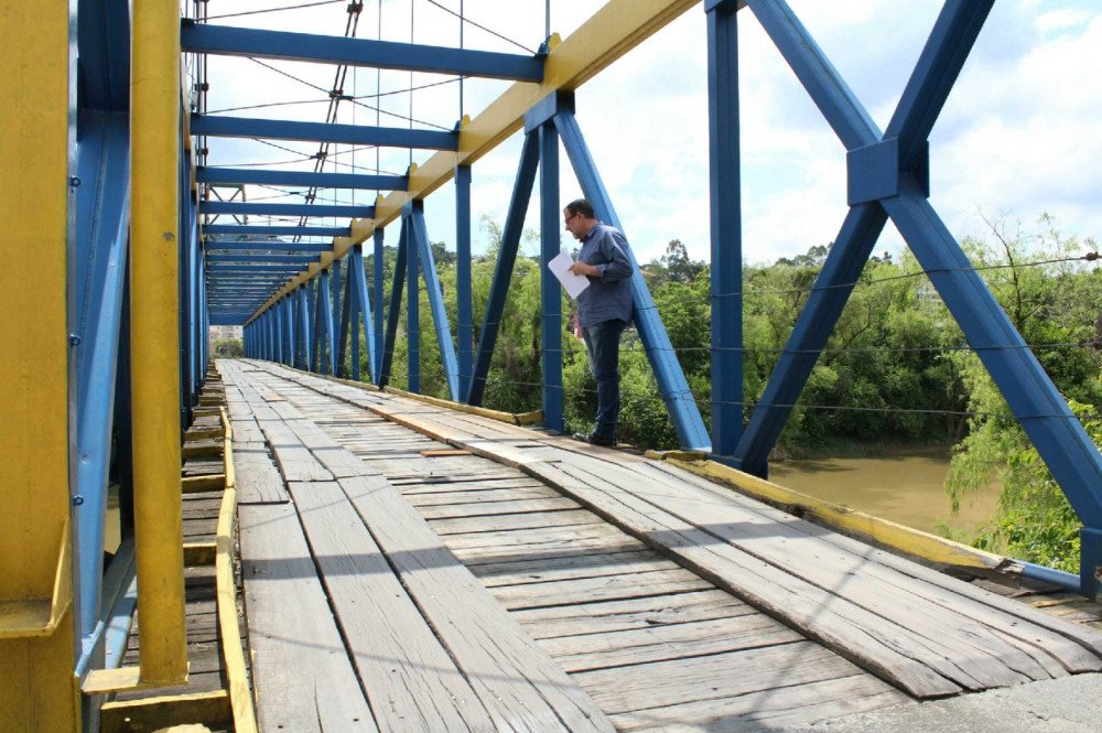 Ponte de Rio do Sul será fechada para obras nesta quarta-feira
