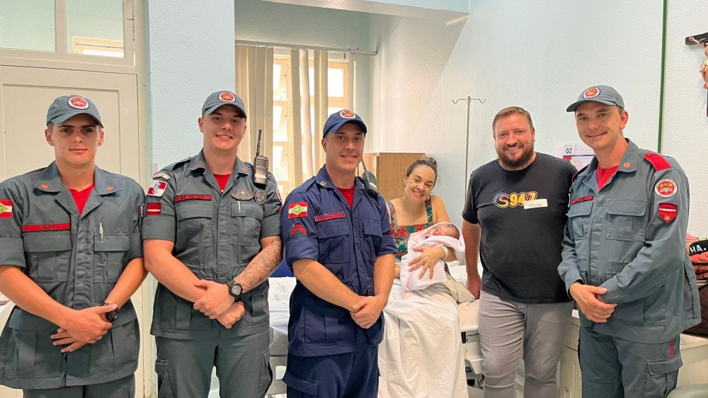 Bombeiros ajudam no parto e bebê nasce a caminho do hospital em Ituporanga