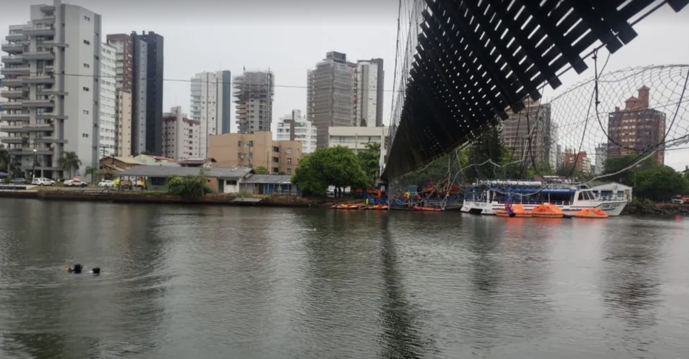 Corpo de possível vítima da queda de ponte pênsil é encontrado em praia no Sul de SC