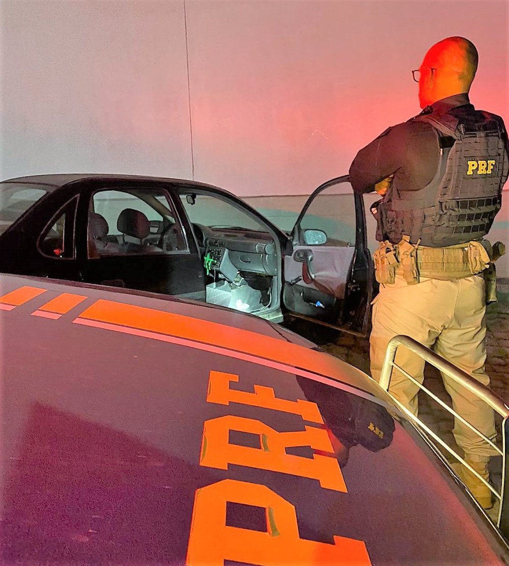 Carro furtado em Balneário Piçarras é recuperado pela PRF em Indaial