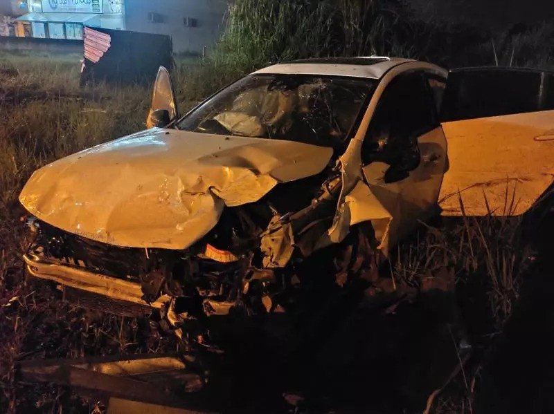 Suspeita de racha termina em acidente na rua 2 de Setembro em Blumenau