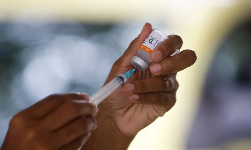 Vacina bivalente contra a Covid-19 começa a ser aplicada nesta segunda-feira