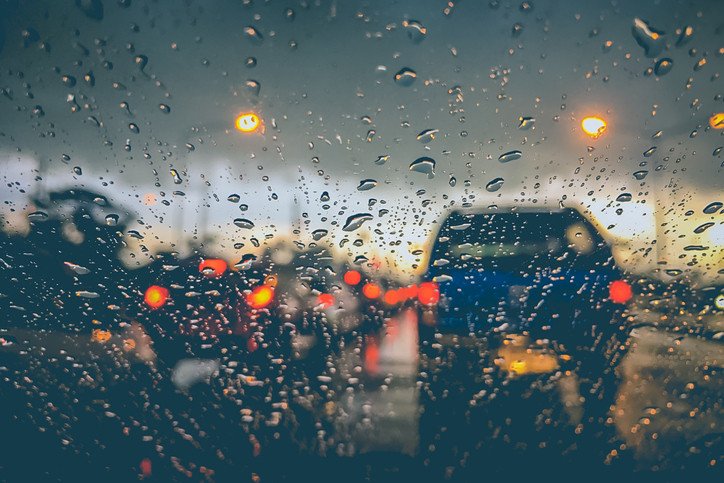 Márcia Pontes: Os motoristas desaprendem a dirigir com chuva?