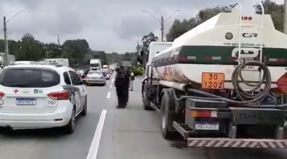 Vídeo: Ação conjunta fiscaliza transporte de produtos perigosos na BR-470 no Alto Vale