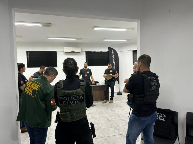 Operação que investiga fraudes licitatórias cumpre mandados em Blumenau