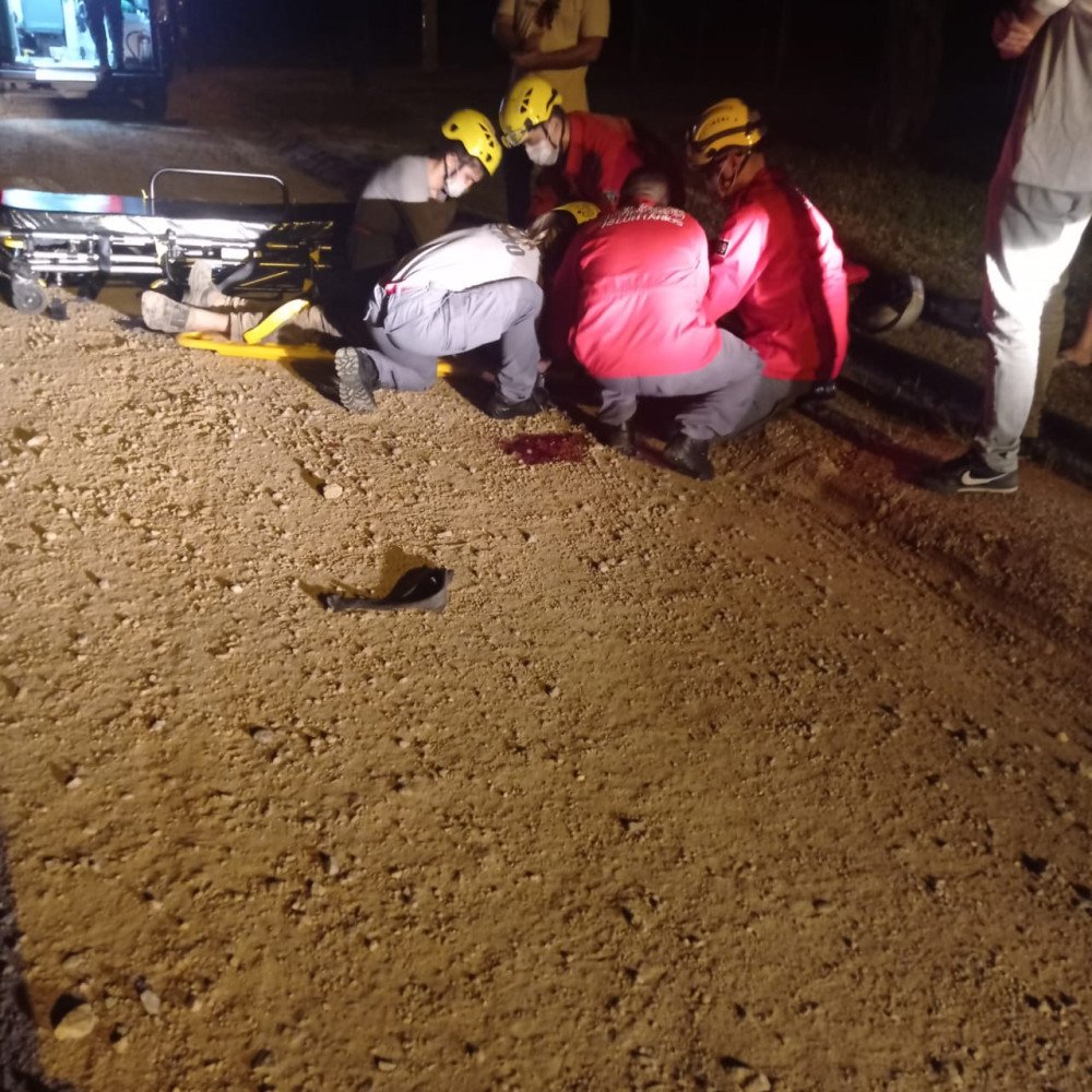 Motociclista se perde e acaba sofrendo grave acidente em Ilhota