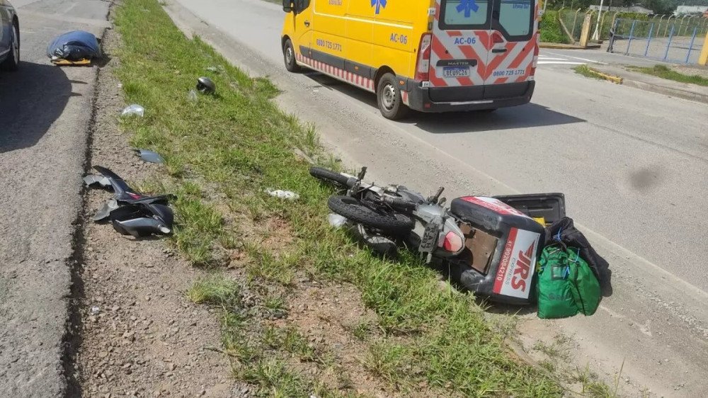Jovem de 21 anos morre em acidente de trânsito na BR-101 em Itajaí