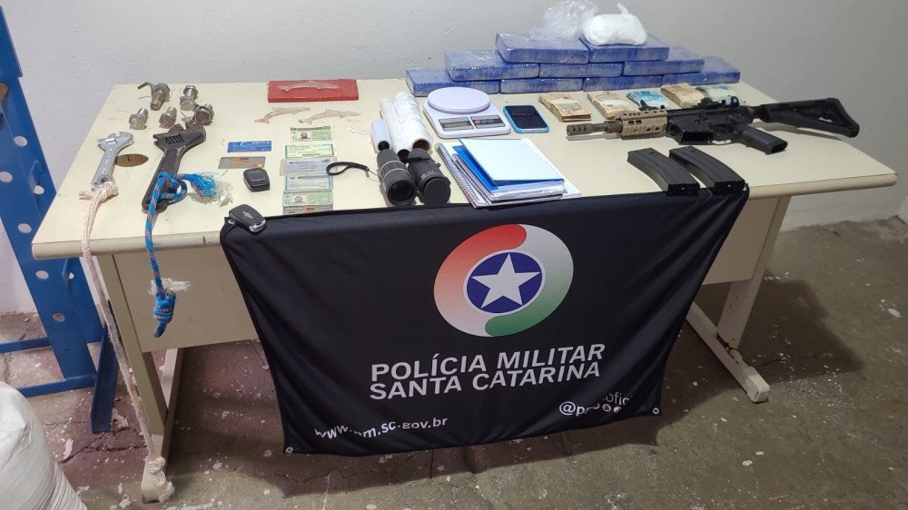 Criminoso que usava mergulhadores para traficar drogas é preso no litoral de SC