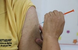 Campanha de vacinação bivalente para pessoas acima de 60 anos inicia na segunda-feira em Balneário Camboriú