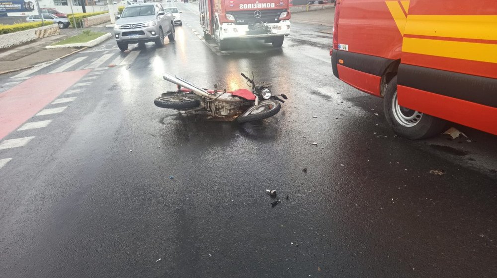 Acidente entre carro e moto deixa homem ferido em Rio do Sul