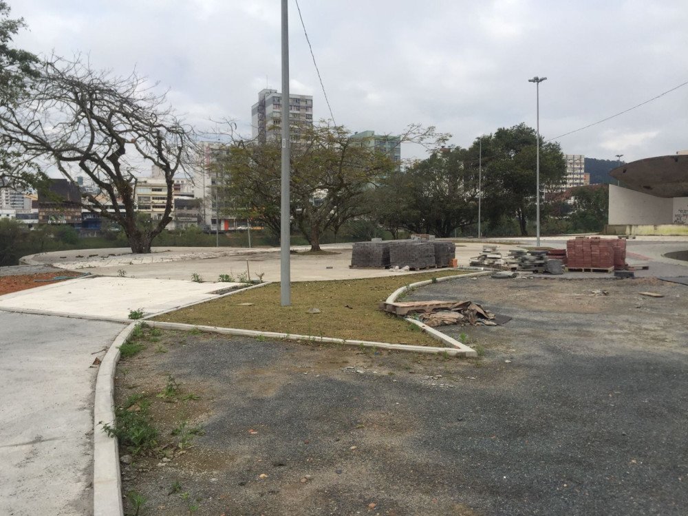 Depois de atrasos, ordem de serviço para o reinício das obras da prainha é assinada