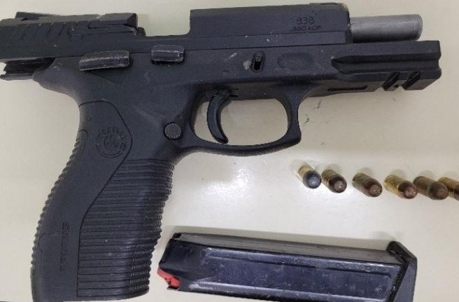Assaltante morre após trocar tiros com policiais em Blumenau; comparsa foi preso