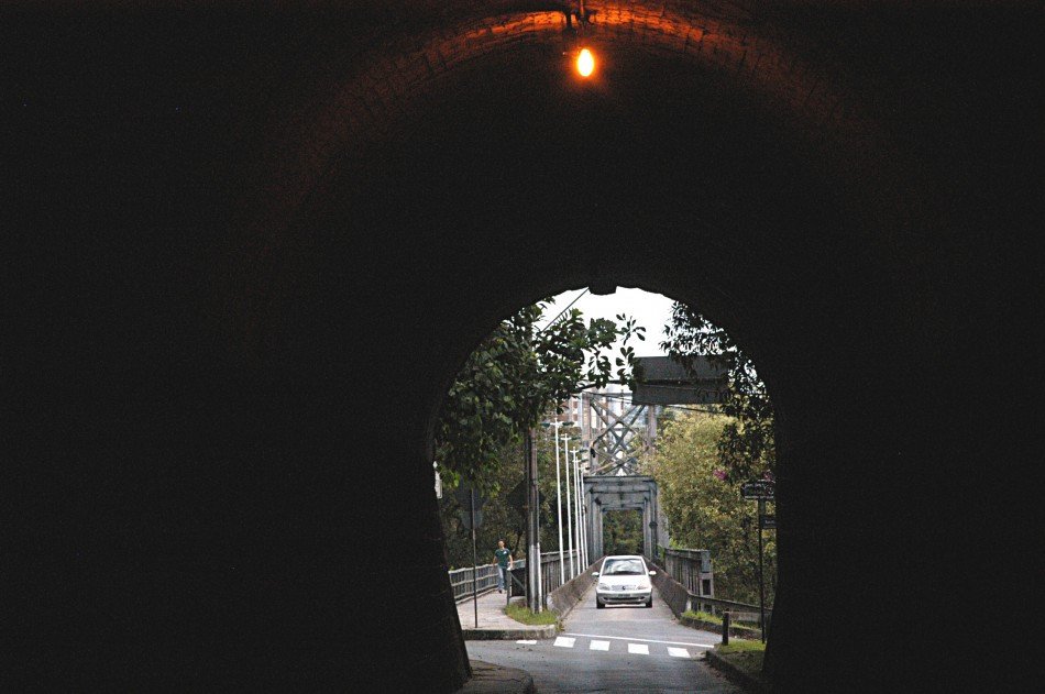 Manutenção interdita o túnel da Ponte de Ferro de Blumenau na manhã desta terça