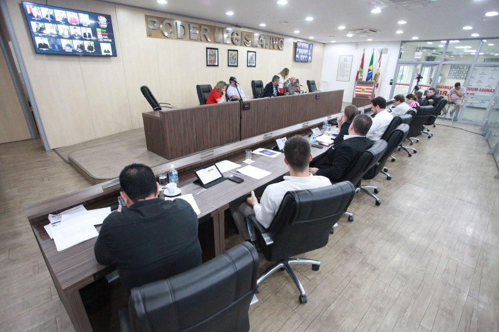 Débitos previdenciários da Furb e Prefeitura de Blumenau com servidores vão ser parcelados; aprovação foi votada na Câmara de vereadores