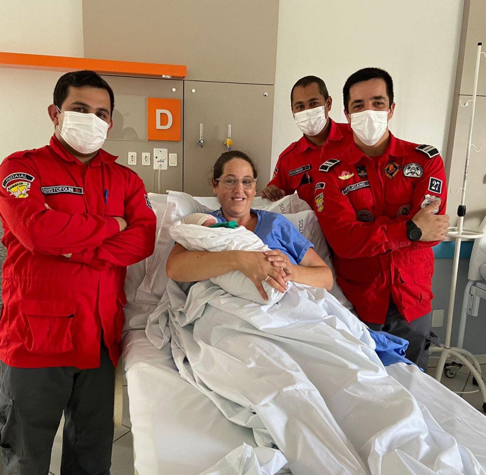 Bebê apressadinho: Mulher dá à luz em casa em Indaial