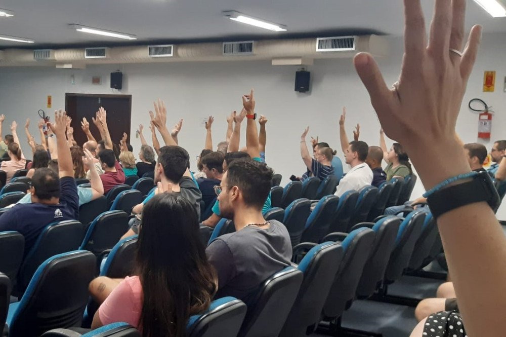 Servidores da FURB entram em estado de greve; entenda