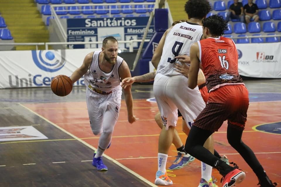 Basquete Blumenau enfrenta o Vitória, na Bahia, pela 4ª rodada do Brasileirão