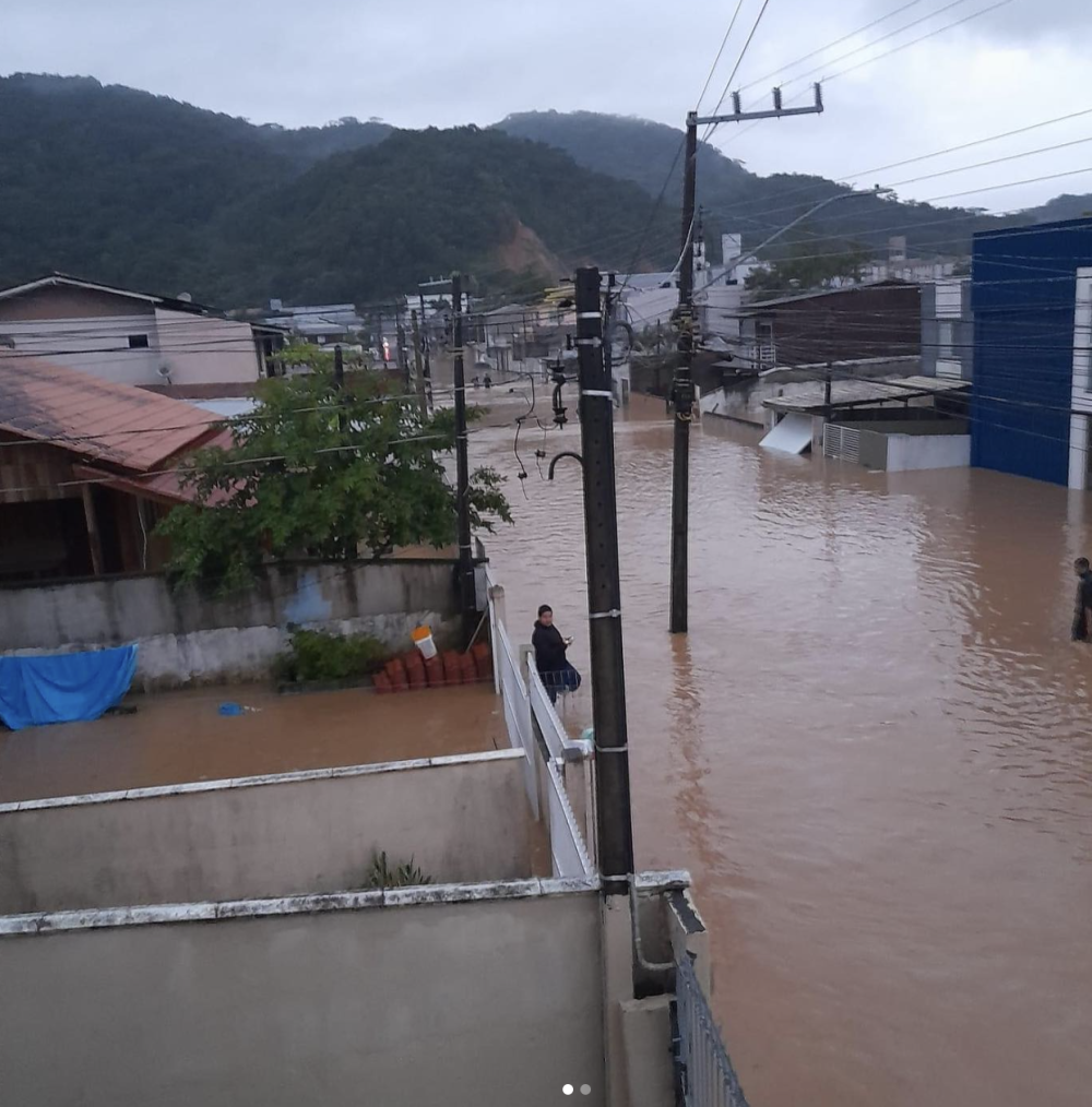 Itajaí registra alagamentos e deslizamentos após chuva de 195 milímetros em menos de oito horas