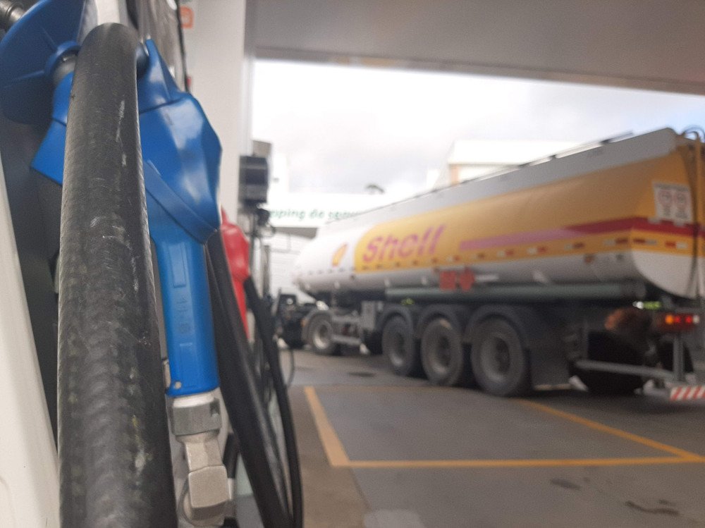 Preço do diesel cai R$ 0,18 nas distribuidoras nesta quinta-feira