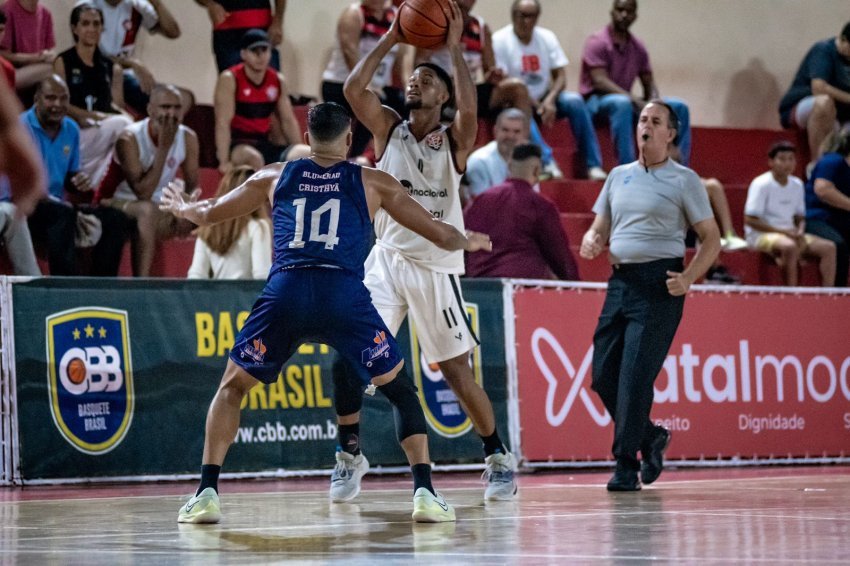 Blumenau vence o Vitória e assume a vice-liderança de conferência no Brasileirão