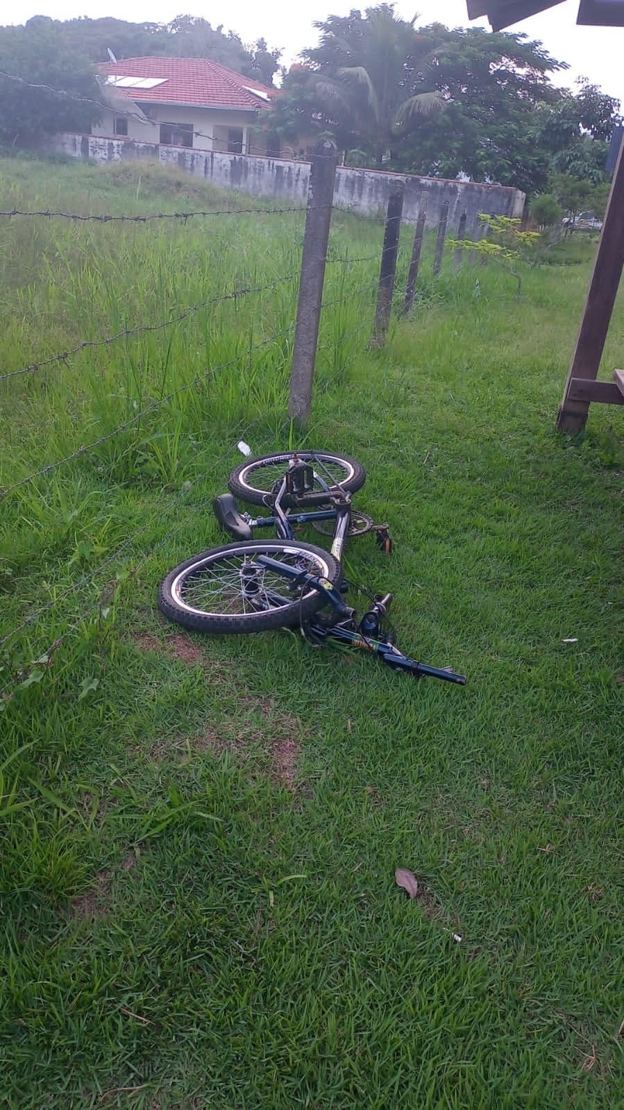 Criança de 6 anos vai parar no hospital depois de cair de bicicleta em Indaial