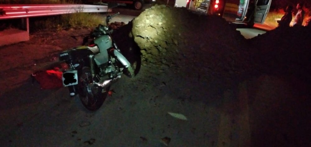 Acidente de moto em ponte interditada deixa homem ferido no Alto Vale