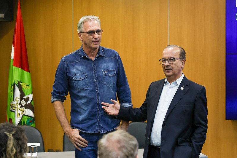 Governo de SC anuncia nome de Paulão, ex-campeão olímpico do Vôlei, para Fesporte