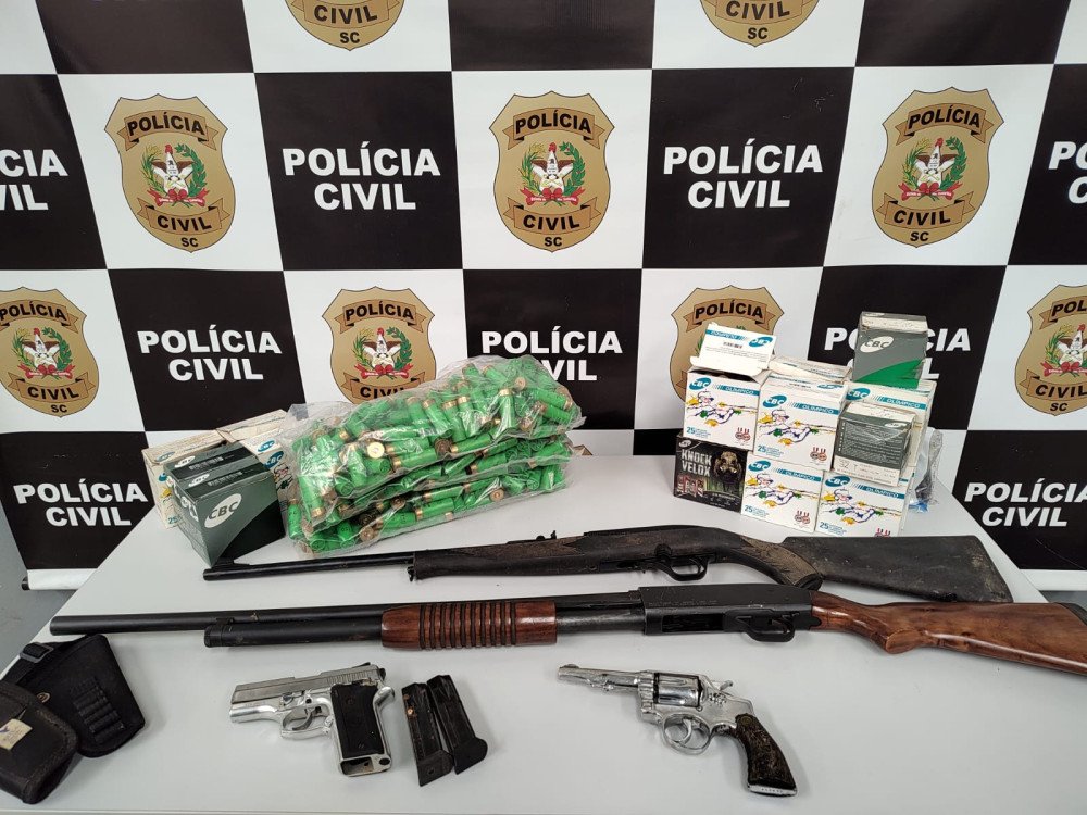 Homem é preso por posse irregular de armas e munição em Gaspar