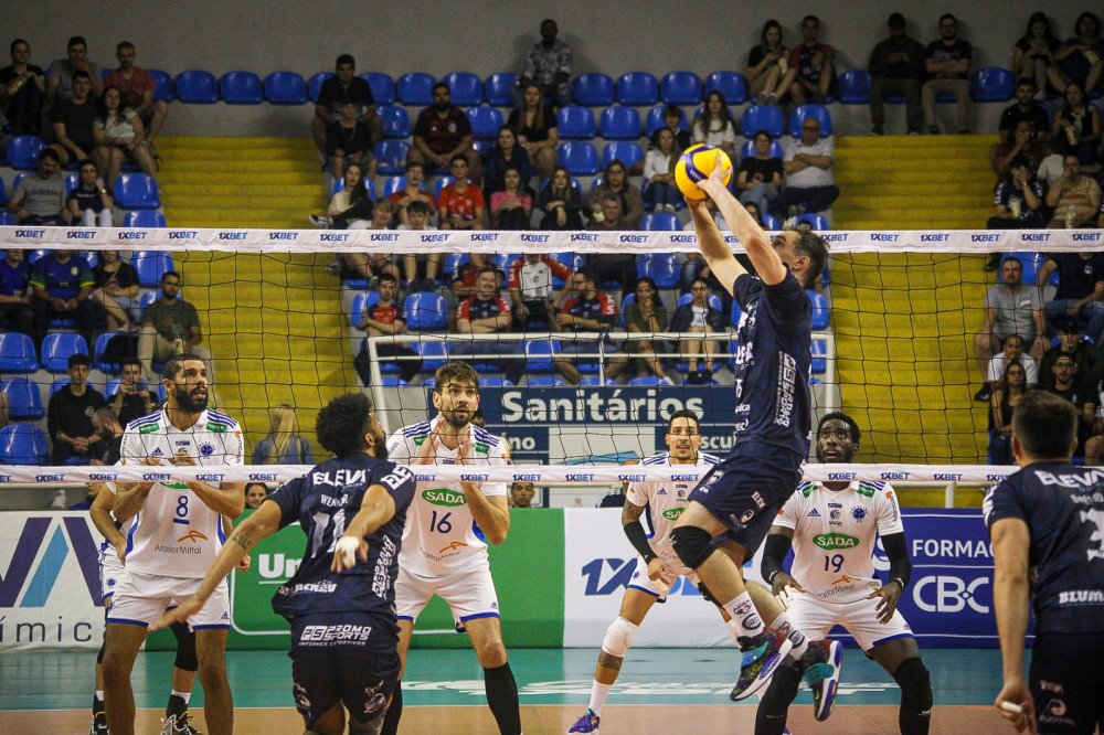 Apan Blumenau e Cruzeiro começam a decidir vaga nas semifinais da Superliga nesta quinta-feira