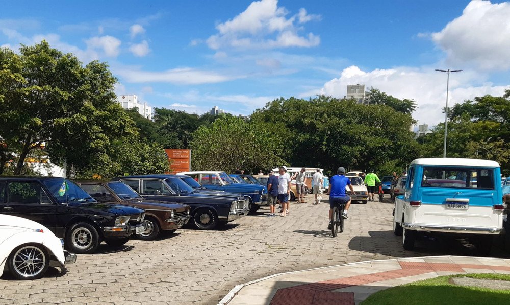 Encontro de carros antigos acontece neste domingo no estacionamento da prefeitura de Blumenau