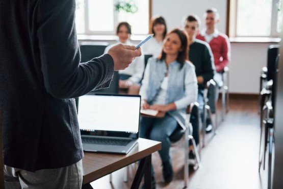 Professor que falsificava registro ponto em escolas e universidades é condenado em Brusque