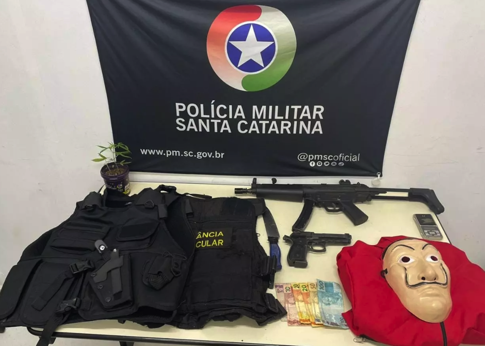 Três homens são presos após cometerem roubos em série em Blumenau