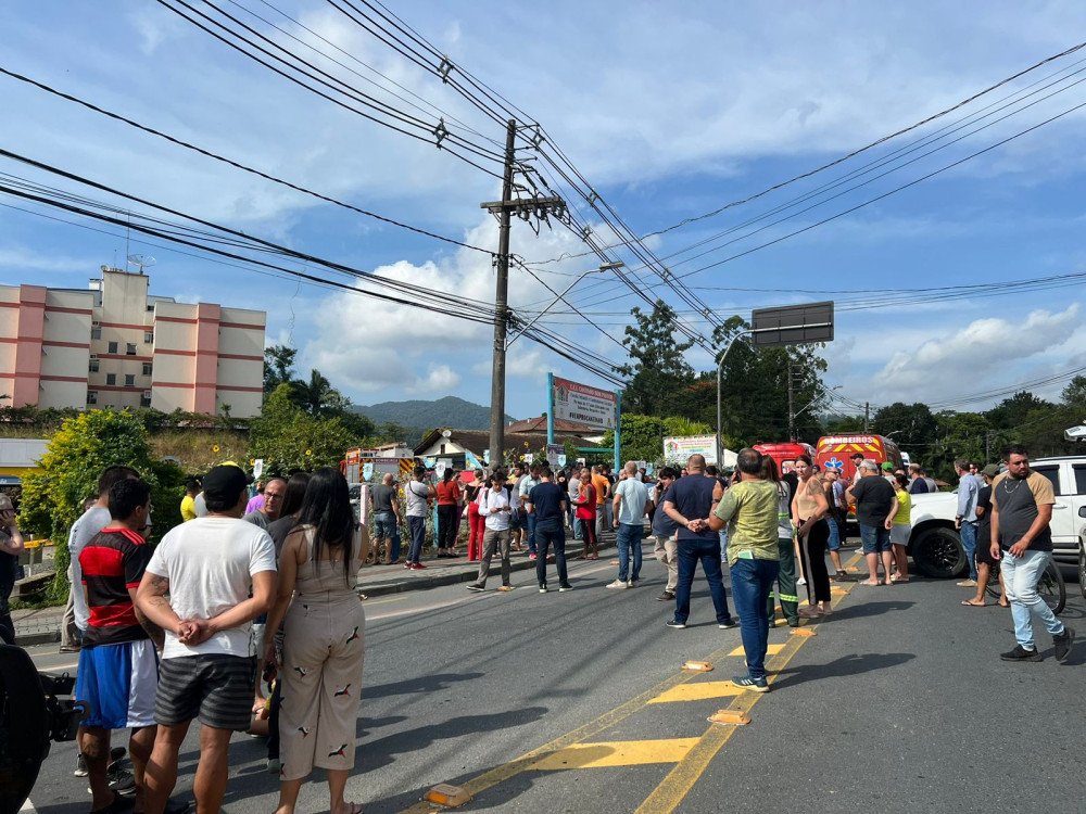 AO VIVO: Autoridades falam sobre o ataque em creche de Blumenau que deixou quatro crianças mortas