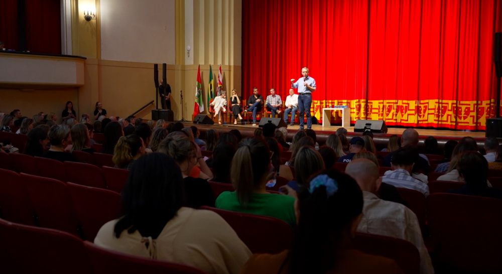 Blumenau anunciou em reunião nesta quinta que irá implementar 125 câmeras de segurança em creches e escolas