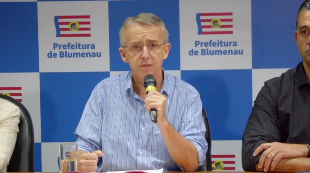 Revisão de muros, controle de acesso e contratação de vigilância armada fazem parte do plano de Blumenau para garantir segurança nas salas de aula