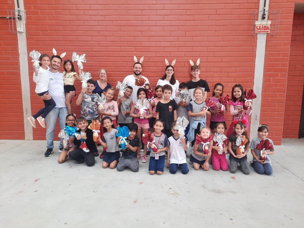 Crianças de lar assistencial de Blumenau recebem ação de Páscoa