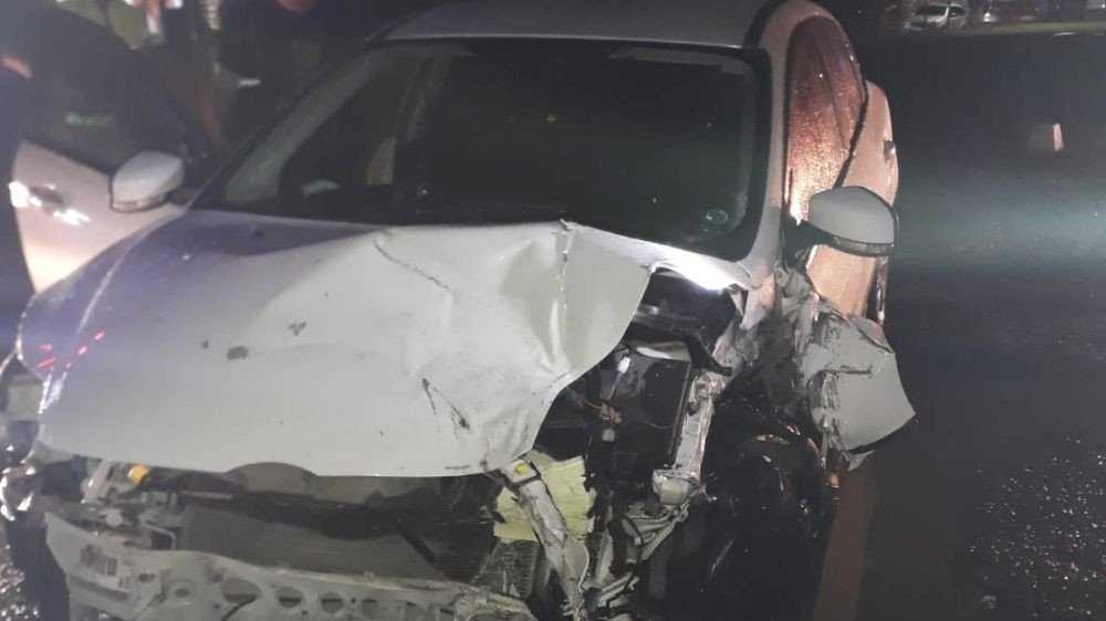 Acidente na BR-470 em Rio do Sul deixa uma pessoa ferida após batida entre carreta e carro